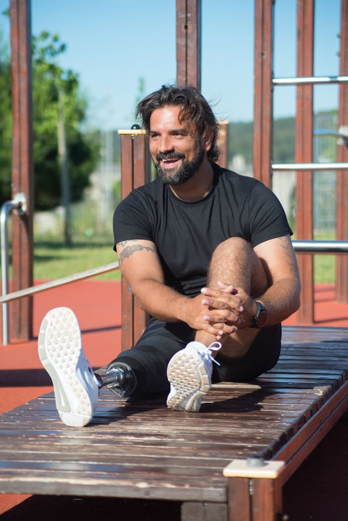 service-01 Man with prosthetic leg enjoying outdoor fitness in Portugal.